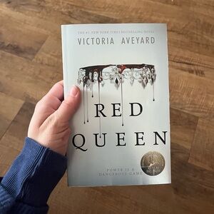 Red Queen Book by Victoria Aveyard